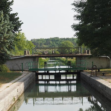 Willa Gite De Groupe Des Alouettes 10 Lits Simples Châtel-Censoir Zewnętrze zdjęcie