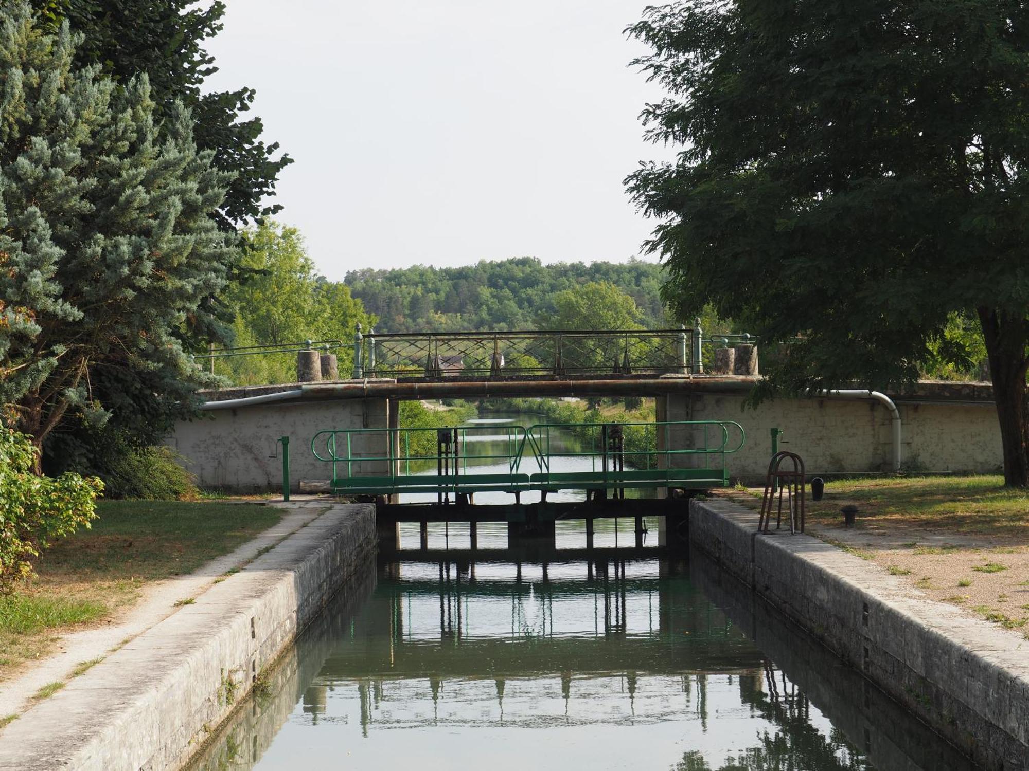 Willa Gite De Groupe Des Alouettes 10 Lits Simples Châtel-Censoir Zewnętrze zdjęcie